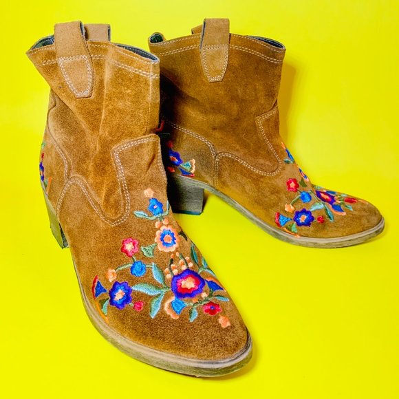 ALDO Suede Ankle Cowboy Boots - Picture 4 of 4